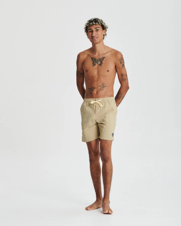 Nucleus 17" Trunk - Sand